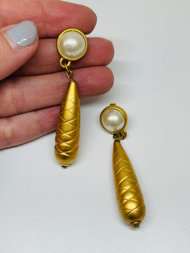 Pearl with Gold Dangle Earrings Devil's Details